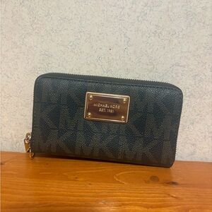 Michael Kors Women’s Brown Wallet No Wrist Strap